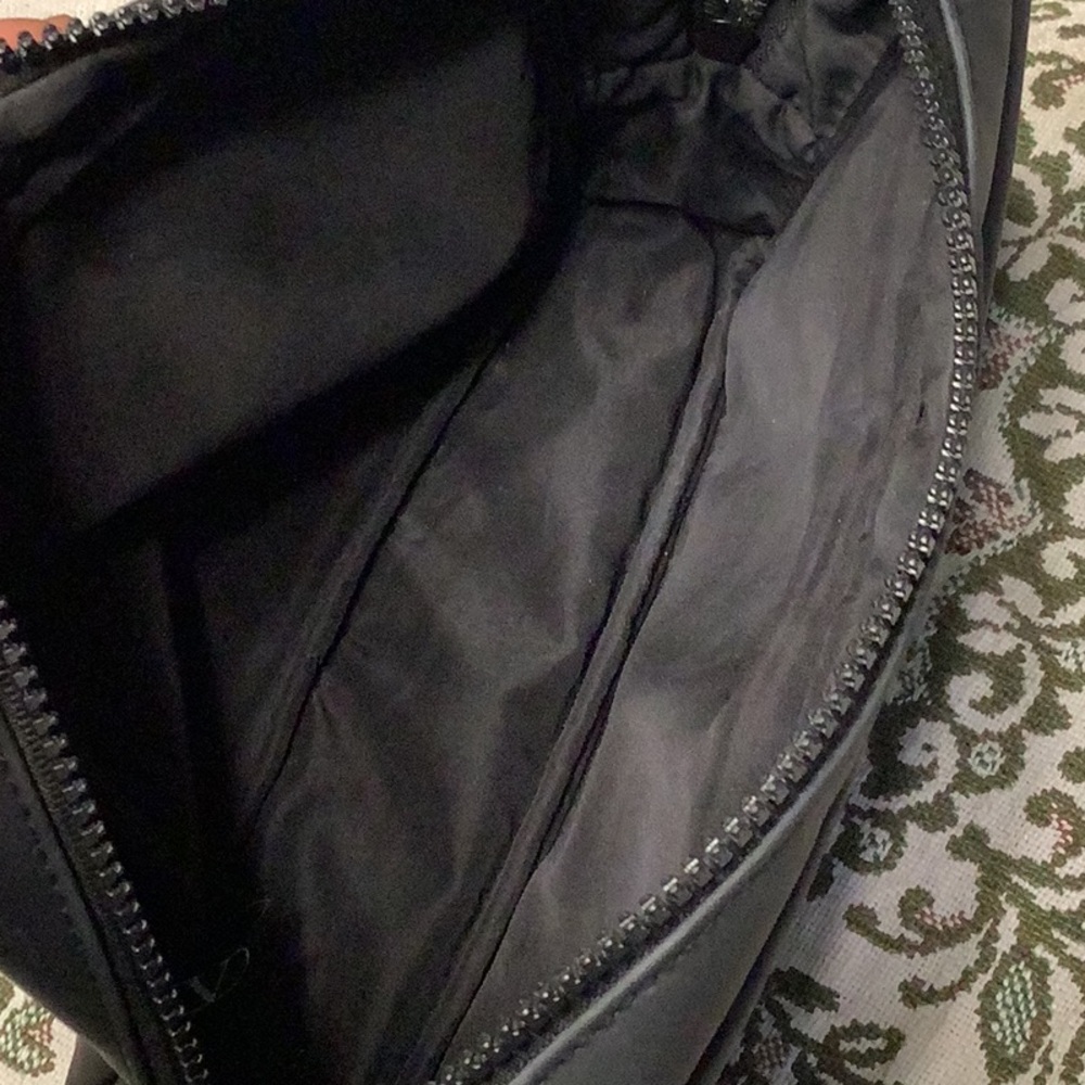 Valentino Garavani Black Dopp Elegant Case with Logo - Picture 7 of 9